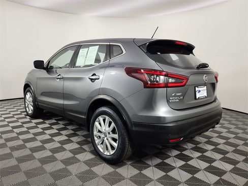 Used 2022 Nissan Rogue Sport S image 3