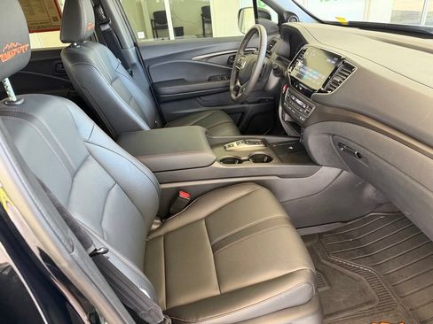Used 2025 Honda Ridgeline TrailSport image 27