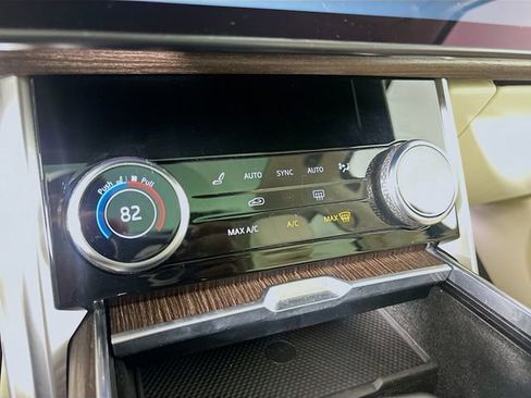 Used 2023 Land Rover Range Rover SE image 18