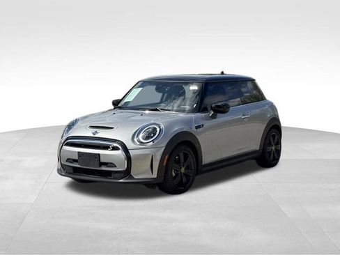 Certified 2024 MINI Cooper SE image 9