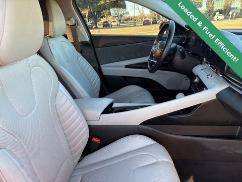 Used 2022 Hyundai Elantra Limited image 19