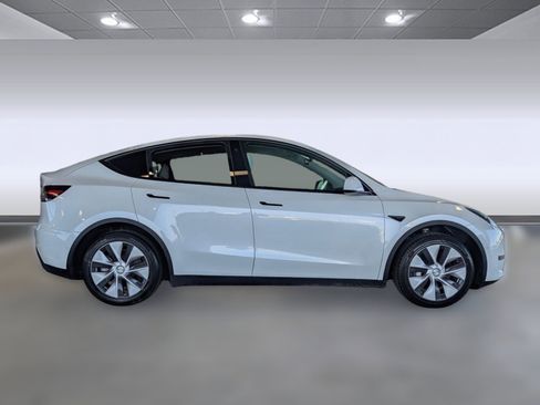 Used 2021 Tesla Model Y Long Range image 8