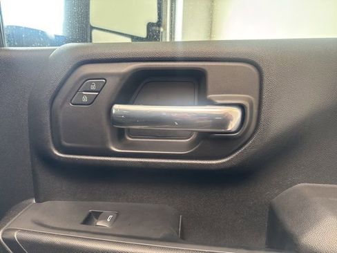 Used 2022 Chevrolet Silverado 2500 Custom w/ Custom Value Package image 8