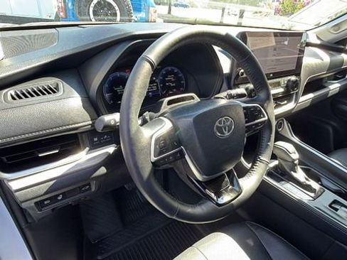 Used 2024 Toyota Grand Highlander AWD image 31