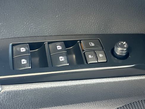 Used 2019 Toyota Camry SE FWD image 14