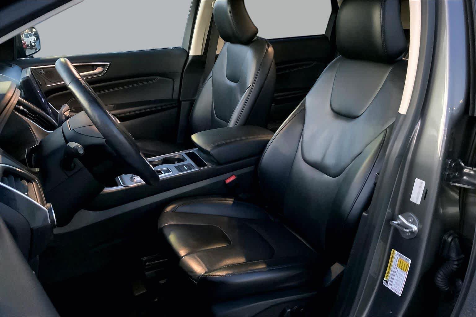Used 2022 Ford Edge Titanium AWD/4WD image 7