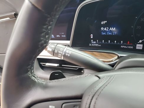 Certified 2023 Cadillac Escalade Sport Platinum w/ LPO, ONYX Package image 36