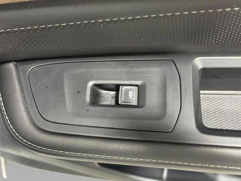 Used 2025 Volkswagen Atlas SE AWD/4WD image 23