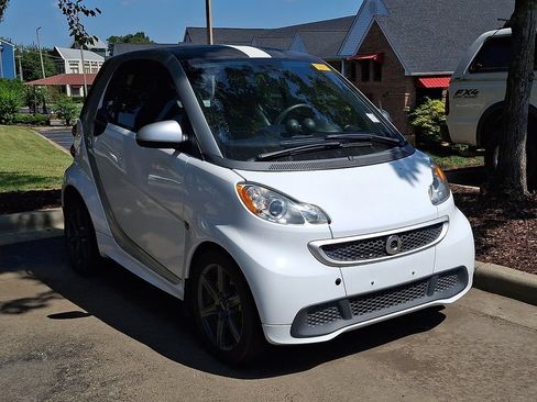 Used 2015 smart fortwo Coupe RWD image 2