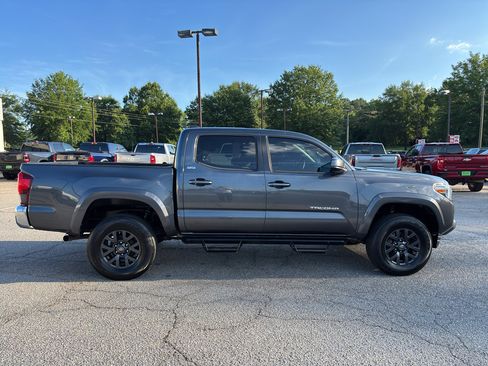 Used 2020 Toyota Tacoma SR5 RWD image 9