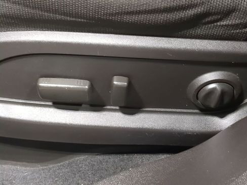 Used 2015 GMC Acadia SLE image 30