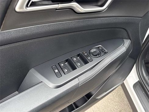New 2026 Kia Sportage LX image 11