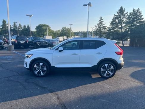 Used 2025 Volvo XC40 B5 Core w/ Protection Package Premier AWD/4WD image 4