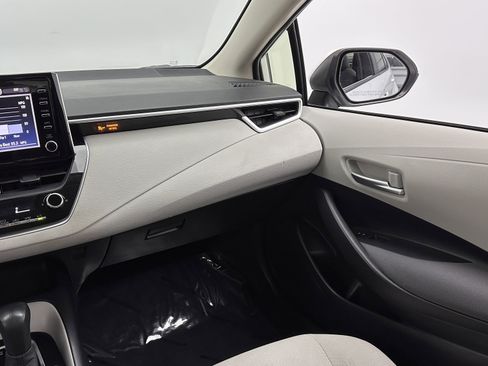 Used 2020 Toyota Corolla LE image 27
