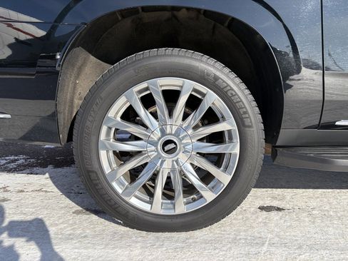 Used 2022 Cadillac Escalade ESV Premium Luxury w/ Performance Package image 9