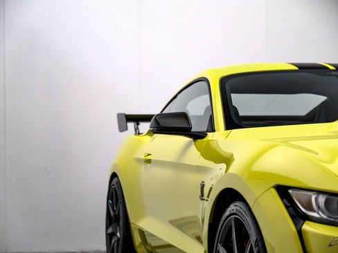 Used 2021 Ford Mustang Shelby GT500 w/ Carbon Fiber Track Pack image 26