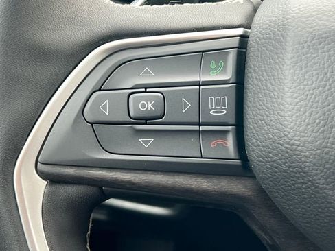 New 2026 Jeep Grand Cherokee Altitude AWD/4WD image 18