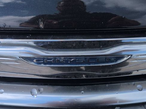 Used 2014 Chrysler Town & Country Touring-L w/ Driver Convenience Group FWD image 32