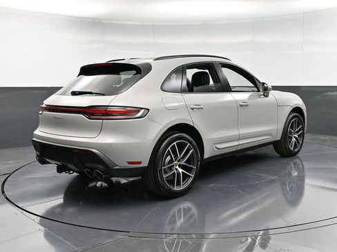 Certified 2026 Porsche Macan AWD/4WD image 8
