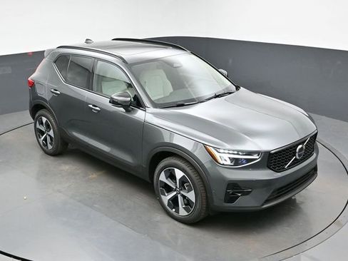 New 2026 Volvo XC40 B5 Plus w/ Protection Package Premier AWD/4WD image 46
