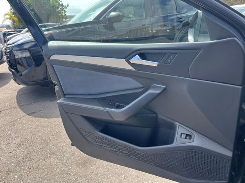 Used 2025 Volkswagen Jetta SE image 20