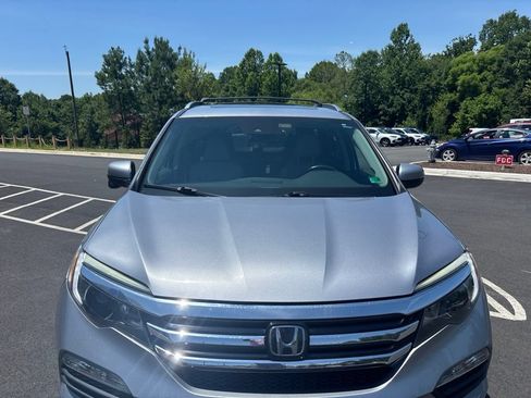 Used 2017 Honda Pilot Touring image 3
