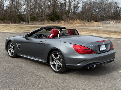 Used 2019 Mercedes-Benz SL 550 image 4