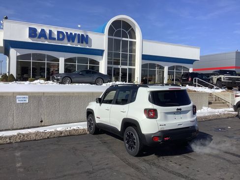 Used 2023 Jeep Renegade Trailhawk image 5
