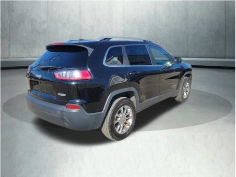 Used 2019 Jeep Cherokee Latitude Plus w/ Cold Weather Group AWD/4WD image 6