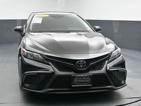 Used 2022 Toyota Camry SE FWD image 3