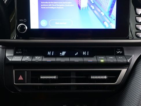 Used 2025 Toyota Camry SE image 20