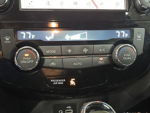 Used 2018 Nissan Rogue SV w/ Premium Package image 21