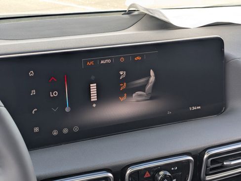 New 2026 Nissan Sentra SR w/ Floor Mat Package FWD image 16