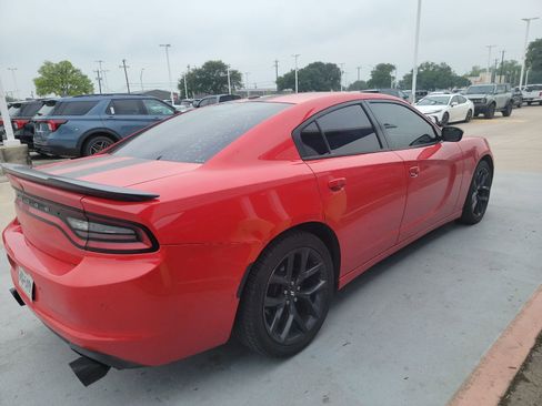 Used 2019 Dodge Charger SXT w/ Plus Group RWD image 3