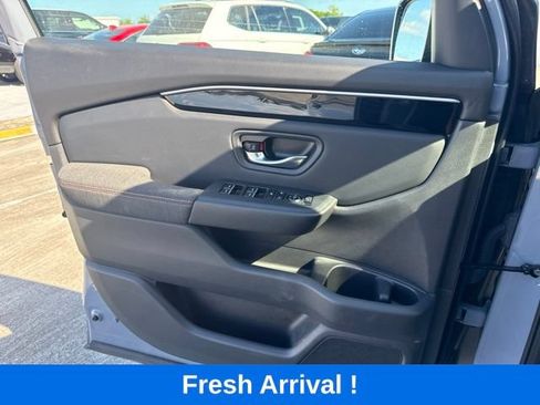 Used 2023 Honda Pilot Sport image 13