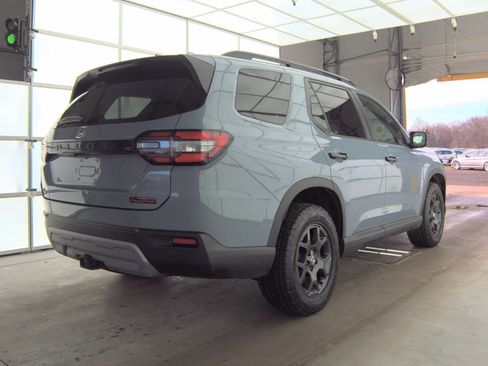 Used 2023 Honda Pilot TrailSport image 5