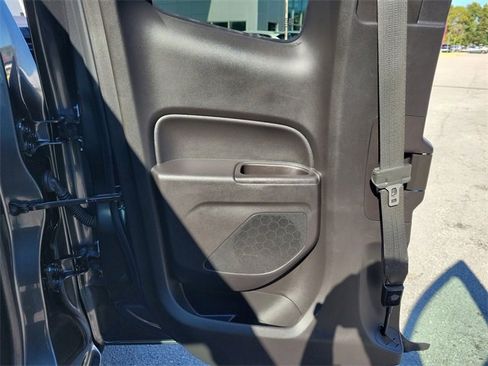 Used 2016 GMC Canyon SLE image 10