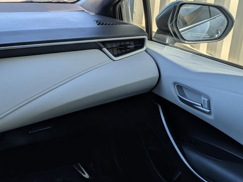 Used 2023 Toyota Corolla SE image 16