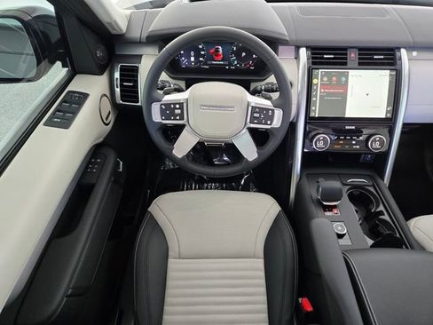 New 2026 Land Rover Discovery Limited Edition AWD/4WD image 12