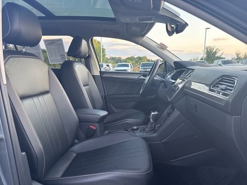 Used 2022 Volkswagen Tiguan SE image 19