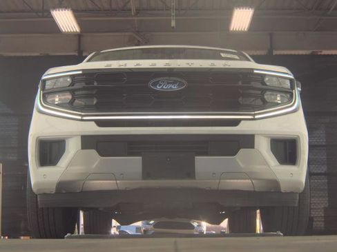 Used 2025 Ford Expedition Max Platinum image 16