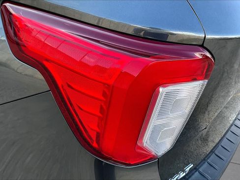 Used 2020 Ford Explorer XLT w/ Equipment Group 202A RWD image 28