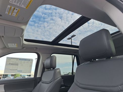 New 2025 Ford Expedition Active image 15