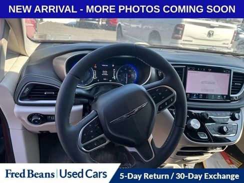 Certified 2022 Chrysler Pacifica Touring-L w/ Uconnect Theater Family Group image 9