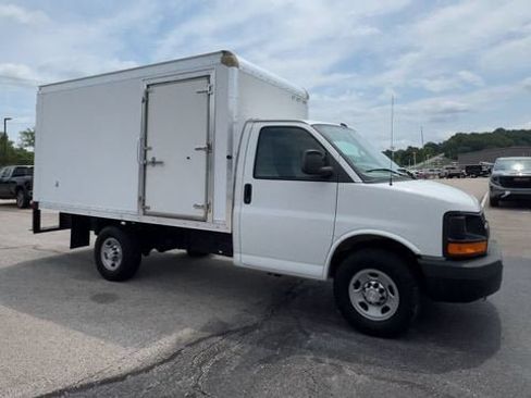 Used 2016 Chevrolet Express 3500 RWD image 2