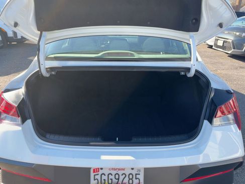 Used 2025 Hyundai Elantra SEL image 15