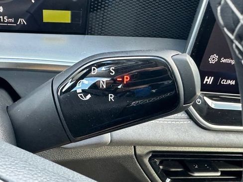 New 2026 Volkswagen Tiguan SE image 36