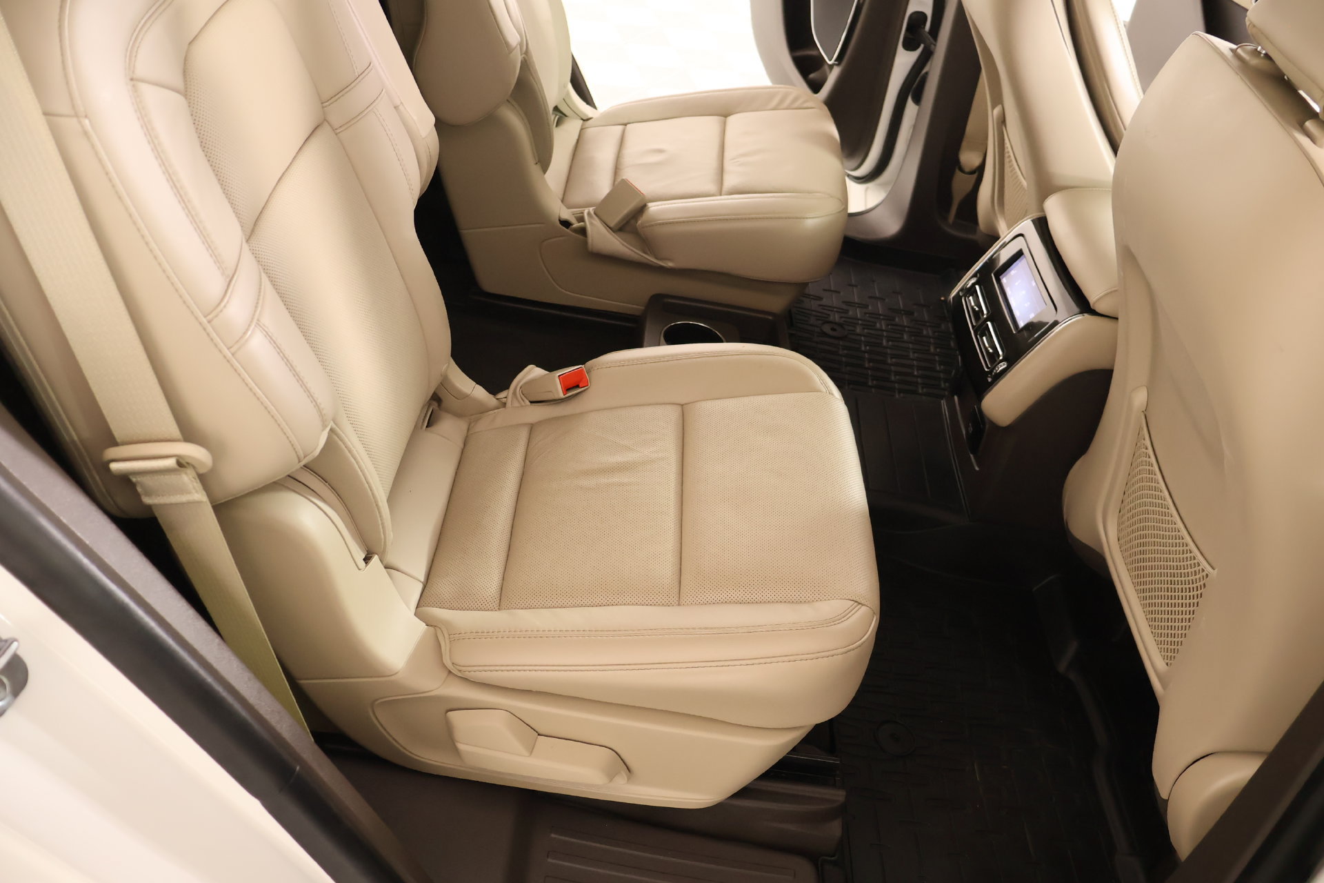 Certified 2024 Lincoln Aviator Reserve w/ Elements Package Plus AWD/4WD image 16
