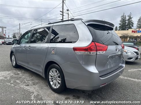 Used 2013 Toyota Sienna XLE image 5