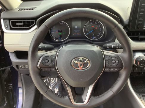 Used 2021 Toyota RAV4 XLE w/ Convenience Package image 14